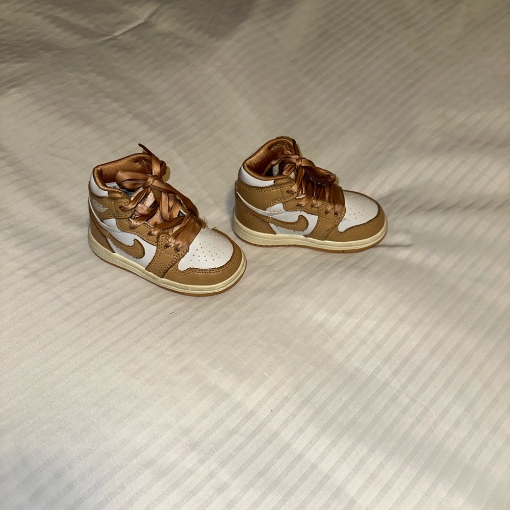 Nike Kids' Sneakers - White and Brown